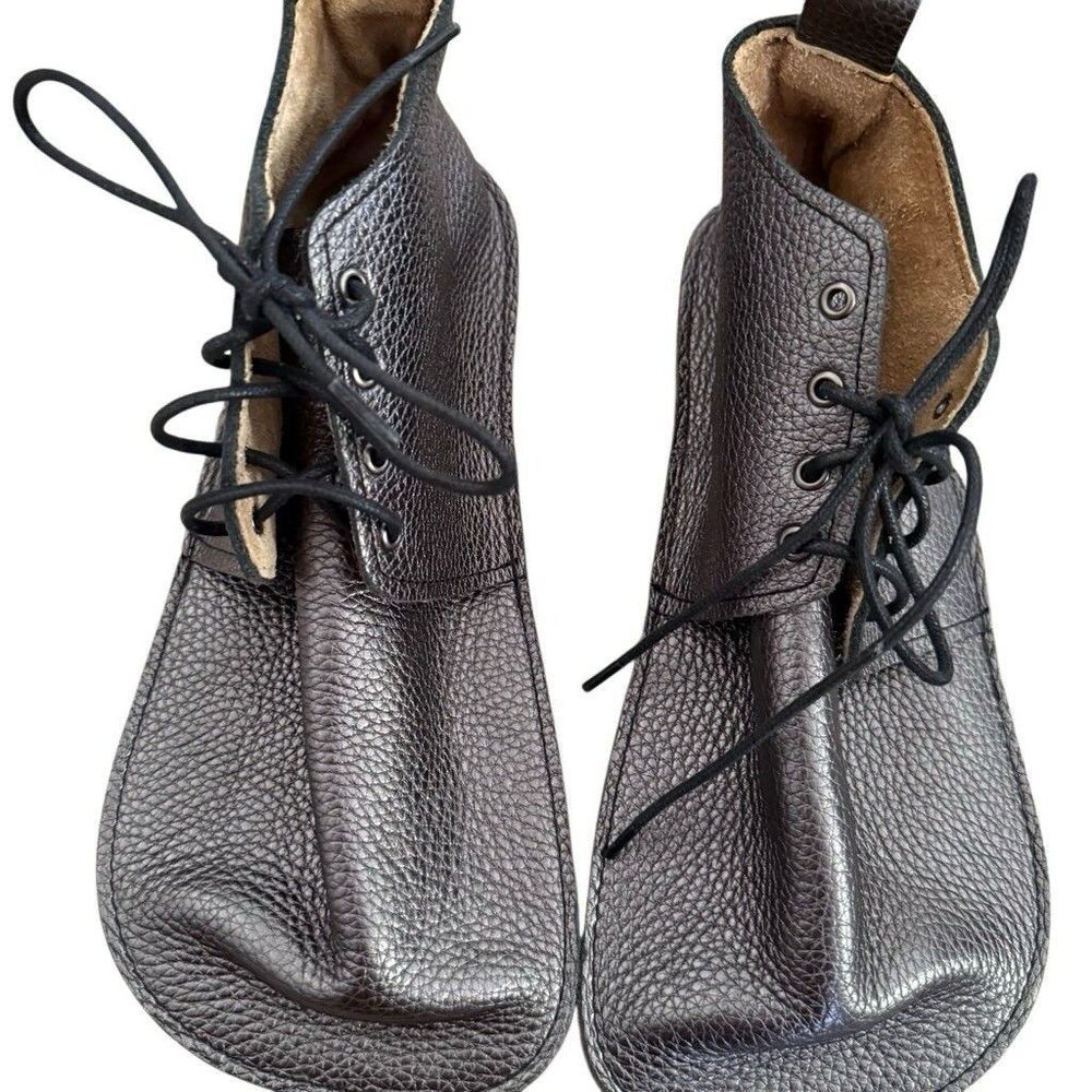 Everleigh Meadow Oxford Bootie Metallic Gray Size 8 Barefoot New - Picture 5 of 9